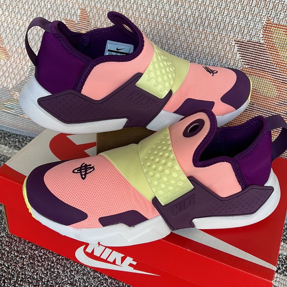 NIKE WMNS HUARACHE EXTREME
PINK TINT / CITRON TINT
Sneakers
AV8239 600 - Picture 11 of 16